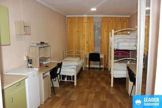 Хостелы Leader Hostel Одесса Трехместный номер эконом-класса с общей ванной комнатой-1
